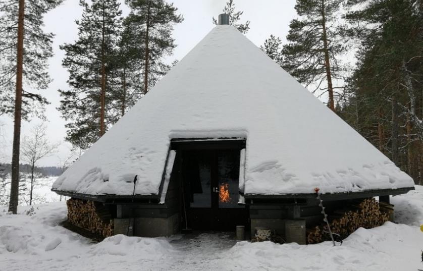 37 Susiniemen vuokrakota Sijainti: Susiniementie 50, Susiniemen leirikeskus, Otava. Kota sijaitsee leirikeskuksen takana rannassa. Koordinaatit: 61 40.972 N, 27 02.