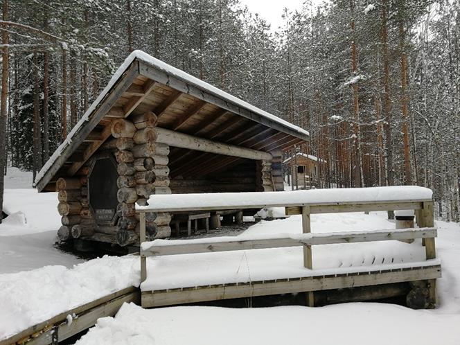 40 Säynätsaaren laavu Sijainti: Säynätsaari, Puulan Heposelkä, Otava. Veneellä saareen pääsee lähtemään esimerkiksi Otavan satamasta (matka vesiteitse 7km). Koordinaatit: 61 41.053 N, 27 00.