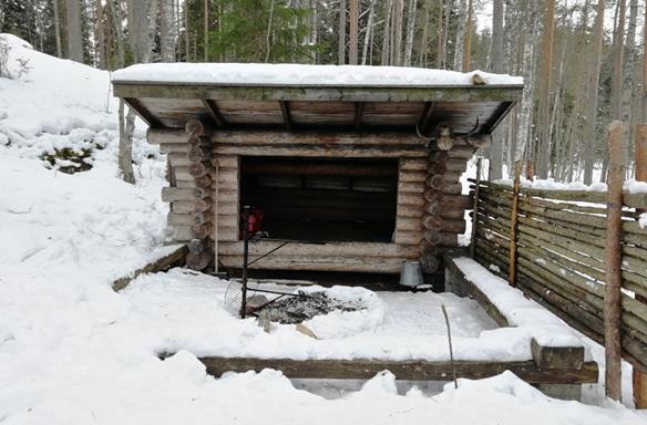 42 ANTTOLA Tuohilammen laavu Sijainti: Tuohilammen ranta, Anttola. Merkitty reitti laavulle lähtee Anttolanhovin pihasta osoitteesta Hovintie 224.