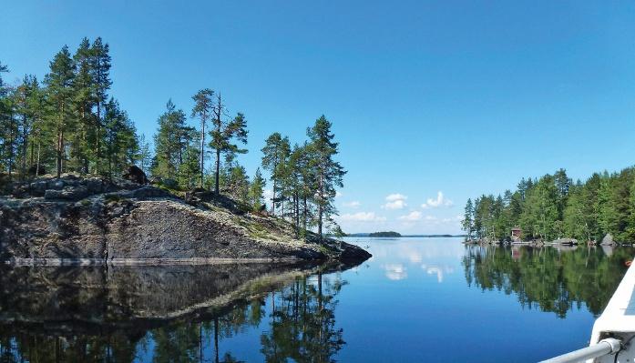 RAUTALAMPI HELTEINEN LAIVARETKI Helteisenä heinäkuun sunnuntaina joukko innokaita retkeilijöitä oli laivaretkellä Etelä- Konnevedellä.