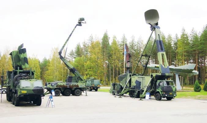 Tutkat Kaukovalvontatutka (KAVA) Eri puolille maata kiinteästi sijoitettujen ranskalaisvalmisteinen Thomson TRS 22XX