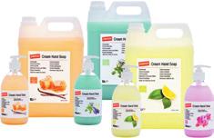 Koko 77500 Vanilja ja hunaja 500 ml 1 / 6 PLO 77501 Yrtti ja laventeli 500 ml 1 / 6 PLO 77502 Vihreä tee ja sitruuna 500 ml 1 / 6 PLO 77503 Orkidea 500 ml 1 / 6 PLO 80802 Vanilja ja hunaja 5 l 1 KPL