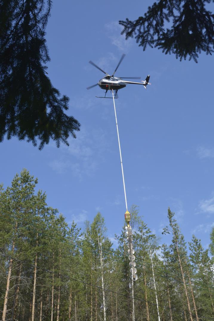 Jakeluverkosto Siirtoasiakkaat Sähköasemat Päämuuntajat 102 823 kpl 33 kpl 41 kpl Jakelumuuntamot Suurjännitejohdot (110kV) Keskijännitejohdot (10 20 kv)