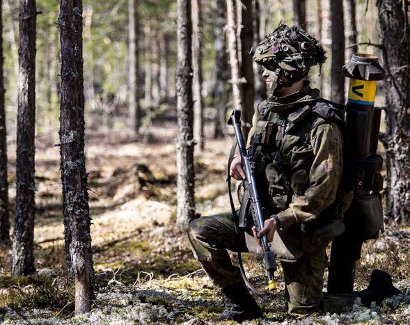 Palvelukseen ulkomailta Lyhyesti matkakustannuksista Matkakustannukset ulkomailta ja ulkomaille korvataan vain, jos asevelvollinen asuu ulkomailla vakinaisesti ja hän aloittaa varusmiespalveluksen.