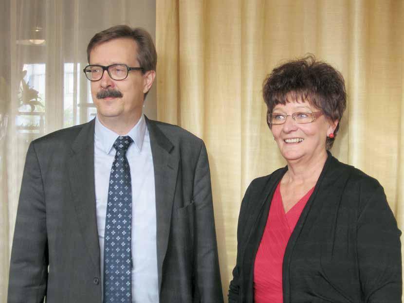 Toimistopäällikkö Ritva Mäki-Töyli siirtyi