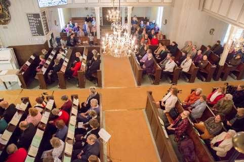 Kirkolliset toimitukset Kasteet 320 7700 Avioliittoon vihkimiset 75 5100 Kodin siunaamiset 15 350 Hautaan siunaamiset 190 5700 Yhteensä 600 18 850 Jumalanpalvelustyön toimintakertomus 1.