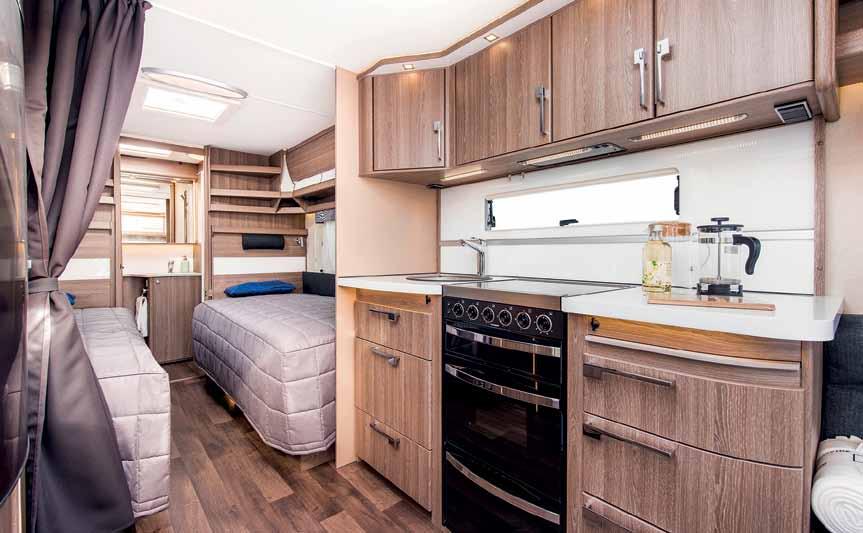 SFC KUUTOSET + 12 Caravan yhdistyksen jäsenlehti No 1/2018 Royal 630 TDLKS Sijoita paratiisiin Näissä Kaben paratiiseissa sijoitus kohdentuu omaan mukavuuteesi ja hyvään oloon.