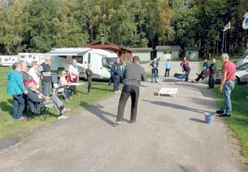 kunnostustalkoilla klo 14:00. Omat haravat mukaan. Grilli on kuumana.