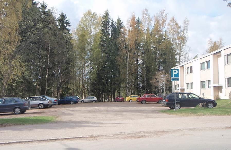 4 (11) PIHA-ALUE Tontti Pinnoite Autopaikat Suorakaiteen muotoinen tontti on Rinnetien suuntainen. Pysäköintipaikat ja kulkuväylät ovat asfaltti-/sorapintaisia.