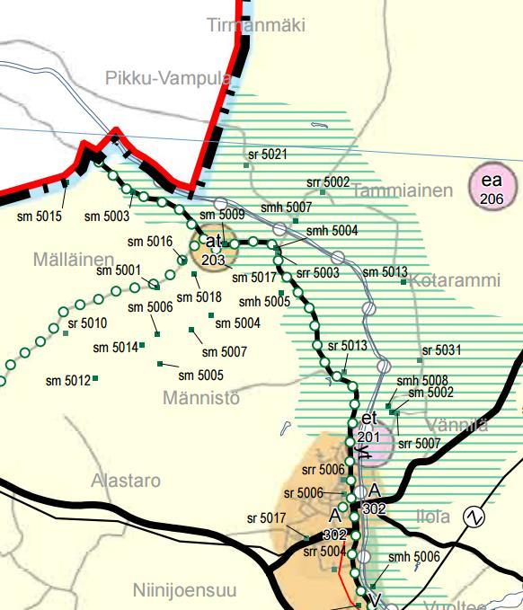 Kuva 5.2 Tilakeskus (sr 5021) Varsinais-Suomen maakuntakaavassa. Tilan sijainti merkitty nuolella. Vihreä raidoitus kuvaa Loimijoen kulttuurimaisema-aluetta.