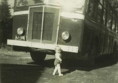 Kuva 3. Sisu kaasuauto 50-luvulta /2/ Kesällä vuonna 1958 saapui Tammelundiin nuori Lars Elers keskustelemaan ja kyselemään, myisikö Anttila hänelle muutaman auton.