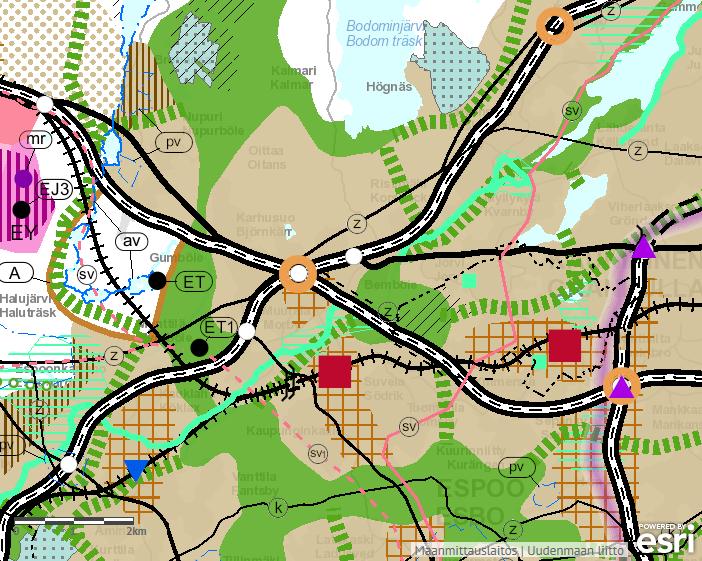 FCG SUUNNITTELU JA TEKNIIKKA OY Loppuraportti 8 (37) Mikkelän Takomon, Kukkaromäen ja Bellintien myymälähankkeet sijaitsevat Uudenmaan maakuntakaavassa osoitetulla taajamatoimintojen alueella.