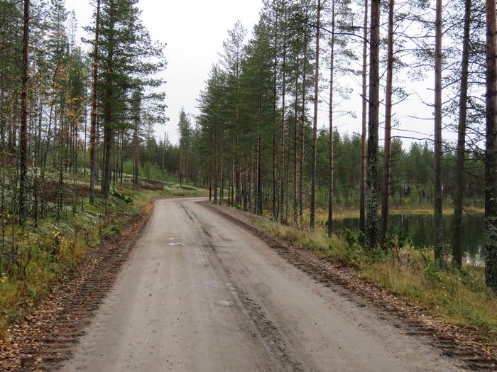 yhdistämään Kajaanin ja Oulun linnoja, kuvastaa tieyhteyksien varhaista kehityshistoriaa harvaan asutussa pohjoisimmassa Suomessa.