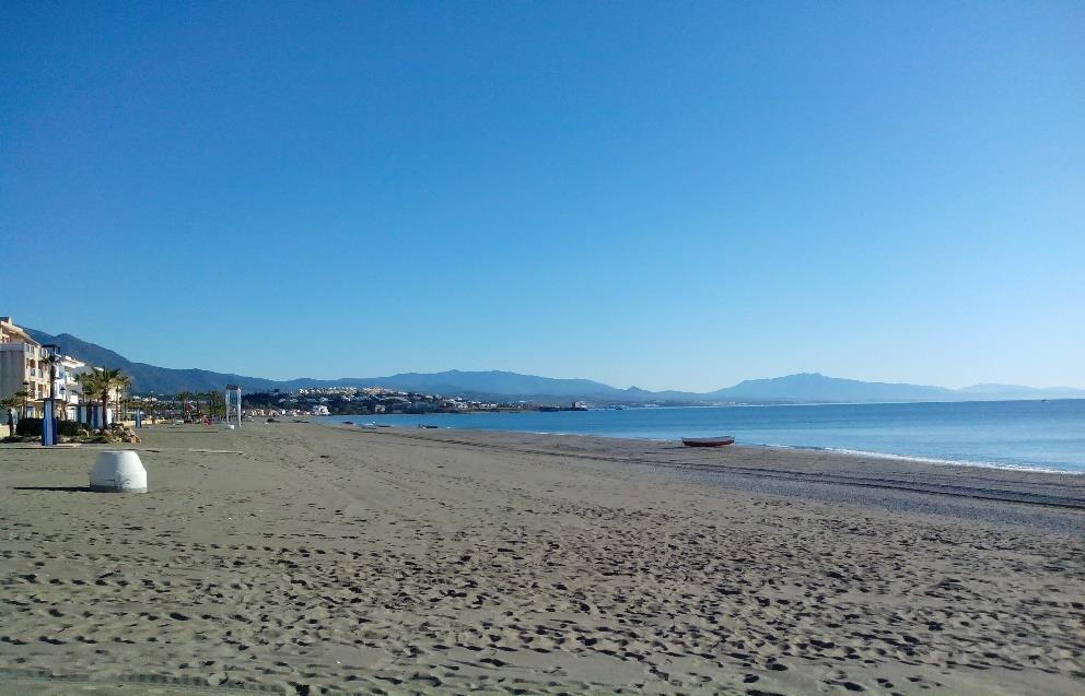 turismikeskeinen Albufeira pyrkivät ylläpitämään paikallisia kulttuuritapahtumia, kuten myös monet sisämaan kaupungit, esimerkiksi Silves, Loule ja Sao Bras de Alportel.