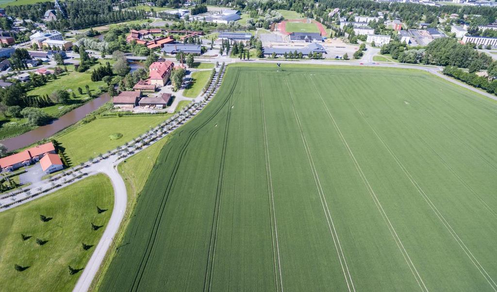 Sivu 2 / 9 Koulun tontin lisäksi tulee tarkastella alueen liikenneverkkorakenne uudestaan, josta johtuen asemakaavoitusalue on koulun tonttia laajempi. Viistoilmakuva kohdealueelta 23.7.