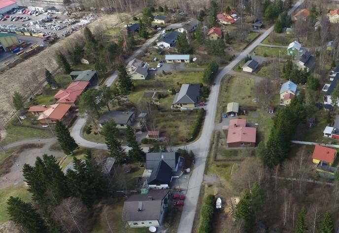 Maasto on pääsääntöisesti peltomaista maata, joista länsipuoli on