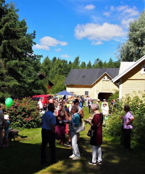 Elämykset: Ympärivuotiset ulkoilureitit, vesistöt ja ranta-alueet ilahduttavat asukkaita ja houkuttavat turisteja. Luomme puitteet, joissa eri sukupolvet voivat kohdata ja puuhata yhdessä.