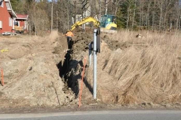 Valvonta Caruna Oy toteuttaa sähkölinjojen maakaapelointia Auran kunnassa Jäykselän ja Simolan alueella.