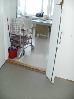 apuvälineen käyttäjän on kuljettava rakennukseen