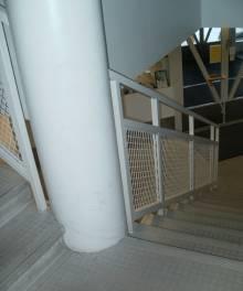 44 4.7 Kulkuväylät Kynnykset pukuhuoneista käytävään sekä käytävältä liikuntasaliin ovat korkeudeltaan 24 mm (suositus 20 mm).