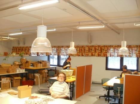 Kangaspuut eivät sovellu liikuntarajoitteisen käytettäväksi (korkeus 920 mm, kuva 8). KUVA 7.