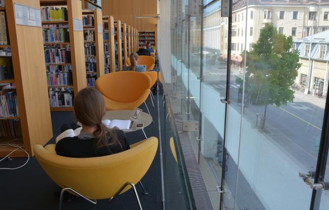 Linna raamatukogu, Turku Soome (3 huvitavad faktid) Kultuurisündmused: Ei korralda kommertsüritusi Sündmused on enam seotud lugemisega Linnavalitsus kasutab raamatukogu oma ürituste jaoks Üritusi