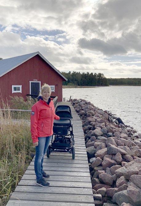Aika kuluu nopeasti, kun on kivaa Ahvenanmaalainen Julia Lindberg luki eläinlääkäriksi Ruotsissa, ja palasi synnyinsaarelleen kaksi vuotta sitten.