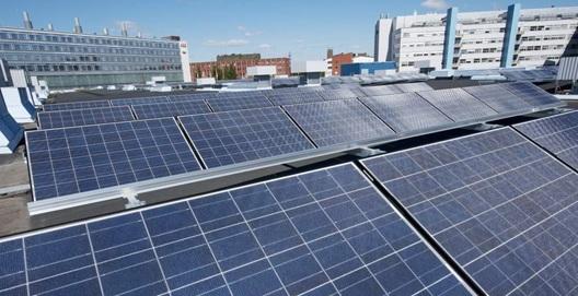 4. Toiminnallisuudet sähköverkoissa f) Uusiut uvat energia Uusiutuvan energiatuotannon hallinta automaatiolla toteutetaan liitynnällä energiantuotannon laitteisiin, kuten aurinkovoiman tai