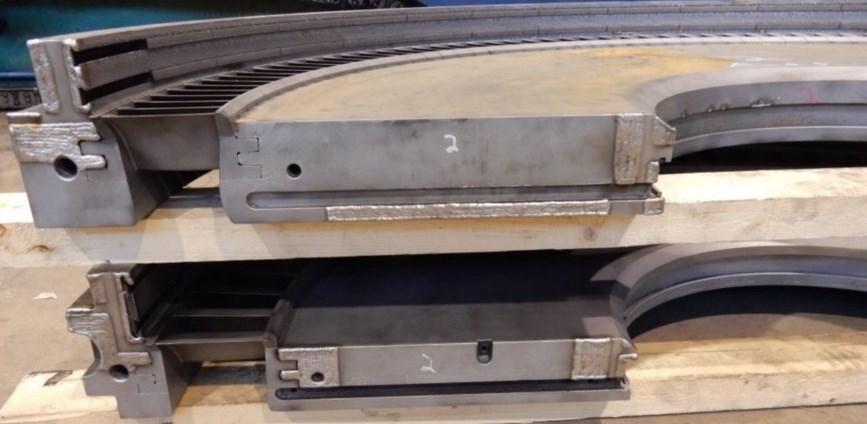 70 32]. Näin ollen Inconel 600:n tai ruostumattoman teräksen passivoituminen voi kosteissa olosuhteissa muodostaa korroosiota aiheuttavan galvaanisen parin hiiliteräksen kanssa.