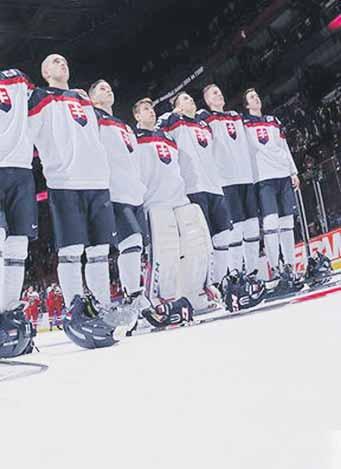 www.sport.sk HOKEJ 5 tok! Hymna v podaní našich hokejových mladíkov po štvrťfinále proti Česku. FOTO IIHF/IMAGES ON ICE s hráčmi, ktorí potom odchádzajú ďalej.