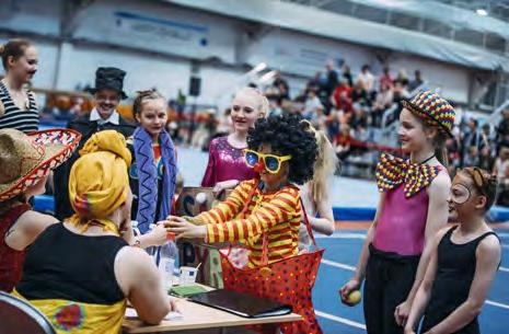 FINAALIN TUNNUSLUKUJA: 1171 osallistujaa 80 vapaaehtoista 300 katsojaa 11 tuomaria Voimistelun SM-kilpailut ja Voimistelupäivät Jyväskylässä Kaikkien kahdeksan voimistelulajin yhteiset SM-kilpailut