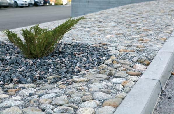 KENTTÄ- JA MUKULAKIVET Kyseessä on suomalainen kivituote. Kenttäkivet ovat luonnon pyöristämiä kiviä, ja niistä voi kätevästi rakentaa esimerkiksi kivetysalueen tai seinänvierustan.