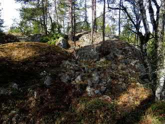 historiallinen Etäisyystieto Kalannin kirkolta 4,5 km eteläkaakkoon Ajoitustarkenne Inventointimenetelmät pintahavainnointi Inventointi M. Huurre 1964 Koekaivaus H. Asplund 1990 Kartoitus J.