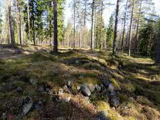3. Korvenmetsä Keski-Pohjanmaan ArkeologiaPalvelu Uusikaupunki Kalanti osayleiskaava 2017 Osa 2 7 Mj-rekisteri 895010018 TM35-lehtijako L3243R Laji kiinteä muinaisjäännös Vanha yleislehtijako 1042 12