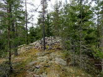11. Korphallonmäki Keski-Pohjanmaan ArkeologiaPalvelu Uusikaupunki Kalanti osayleiskaava 2017 Osa 2 15 Mj-rekisteri 895010023 TM35-lehtijako L3421L Laji kiinteä muinaisjäännös Vanha yleislehtijako