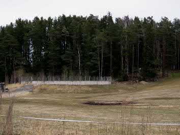 Keski-Pohjanmaan ArkeologiaPalvelu Uusikaupunki Kalanti osayleiskaava 2017 Osa 2 53 Inventointi 2017: Alue talon koillispuolella ja kallioilla oli sähköpaimenella aidattua laidunta.