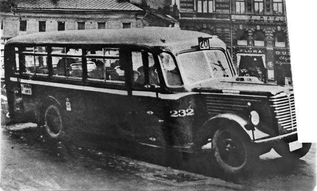 aloittamista (omnibus yhtiön nimessä tarkoittaa hevosomnibusseja) ja vuoden 1935 toukokuussa sen johtokunta esitti Helsingin kaupunginvaltuustolle Kulosaaren raitiotieliikenteen korvaamista