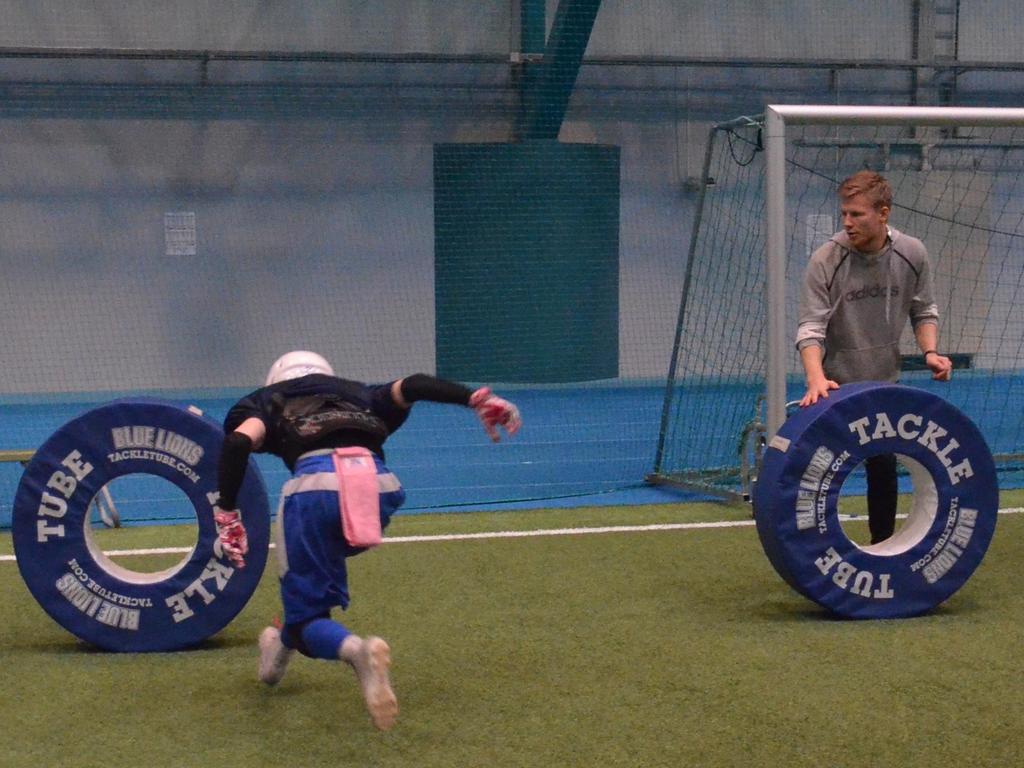 Yläkoululeirit Pajulahdessa ovat osa Suomen Olympiakomitean urheiluakatemiaohjelmaa Pajulahden Urheilukeskuksessa tapahtuva amerikkalaisen jalkapallon yläkoululeiritys 2018-2019 on tarkoitettu 7.-9.