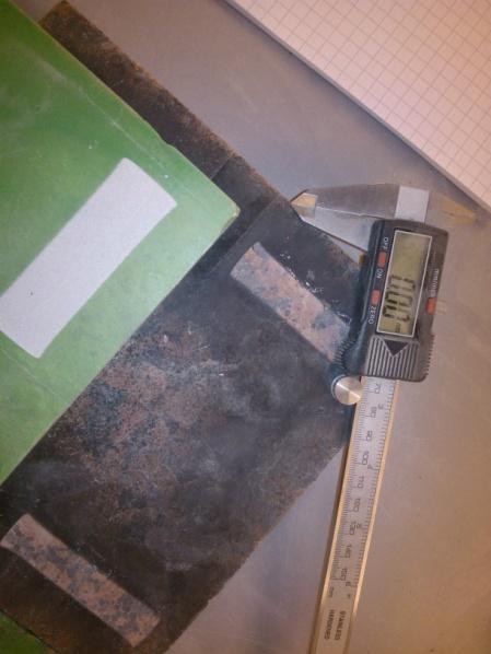 GEOLOGIAN TUTKIMUSKESKUS Material: Karelia Red 9/11 Kulutuskestävyys / Abrasion resistance Kulutuskestävyyden määrittäminen tapahtuu seuraavasti: Näytteen testipinta värjätään ja se laitetaan