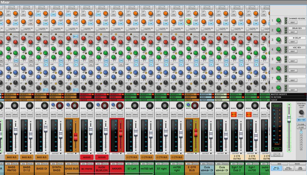 10 4 REASONIN OMINAISUUKSIA 4.1 SSL 9000k mikserimallinnus Reasonissa on sen kuudennesta versiosta lähtien ollut mallinnus Solid State Logicin 9000k -sarjan analogimikseristä (KUVA 1).