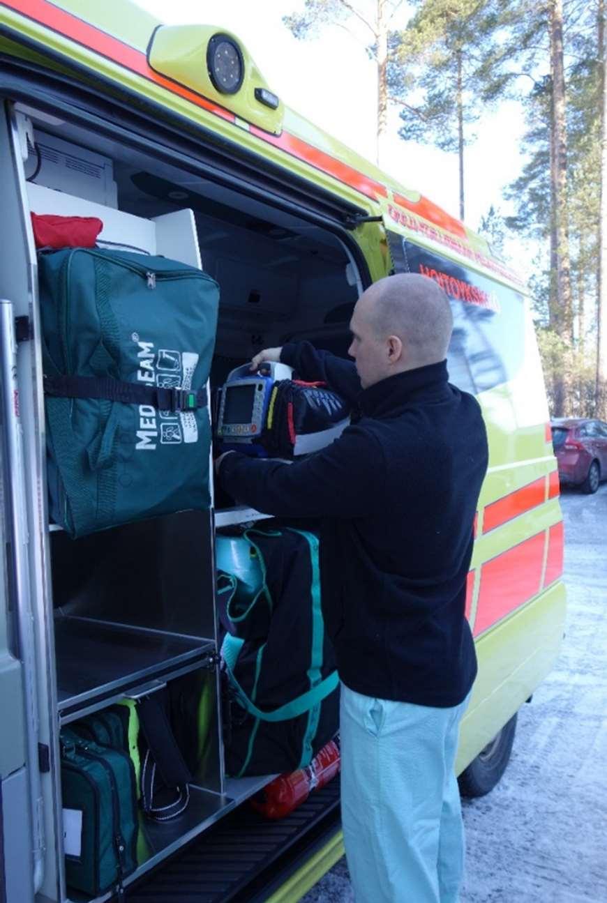 Defibrillaattorin nosto ambulanssin sisäpuolelta kuormittaa lihaksistoa vähemmän 60 50 Lihaskuormitus % maksimista 40 30 20 10 0 ambulanssissa ulkopuolelta nosto ulkopuolelta nosto sisäpuolelta