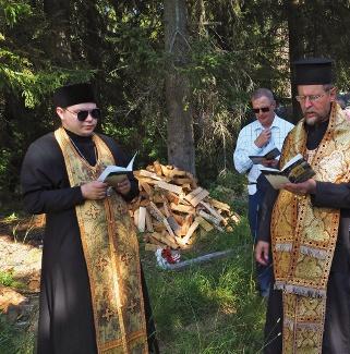 040 963 3740 РАСПИСАНИЕ РУССКОГОВОРЯЩИХ ПРАВОСЛАВНЫХ ВСТРЕЧ «У САМОВАРА». В НИВАЛА, В ЦЕРКВИ КАРВОСКЮЛЯ. 24.11. суббота в 15 8.12. суббота в 15 Праздник Святого Николая.