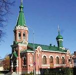 Siinä missä perhettä kutsutaan ortodoksisessa perinteessä kirkoksi pienoiskoossa, seurakuntaa voitaisiin nimittää suureksi perheeksi.