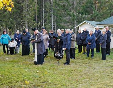Juhlassa muisteltiin ja muistettiin monia ahkeria tiistaiseuralaisia. PSHV:n pöytäviirin sai Anja Janhunen ja kannuskirjat Liisa Halla, Eija Ipatti ja Faina Miettinen.