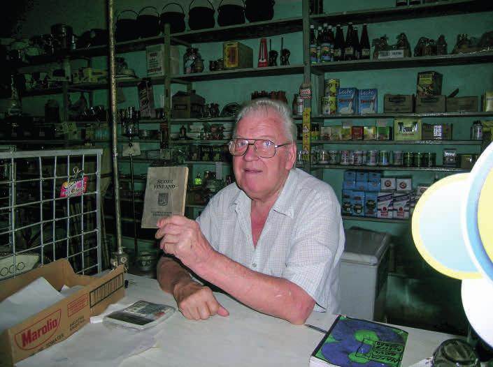 Kauppias Sormunen Pentti Sormunen on tullut Coloniaan vasta 1970-luvun alussa. Välillä hän innostuu kokemuksistaan niin, että puhuu meille espanjaa.