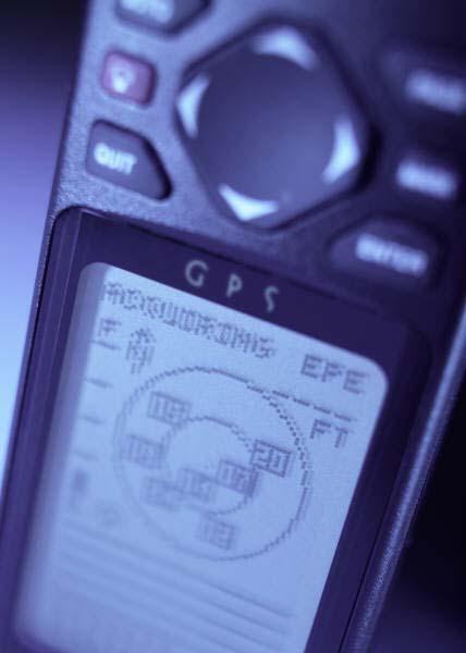 Global Positioning System eli GPS perustuu satelliittiin lähetettävään signaaliin ja siitä laskettuun paikkaan Kehittäjänä on US Navy