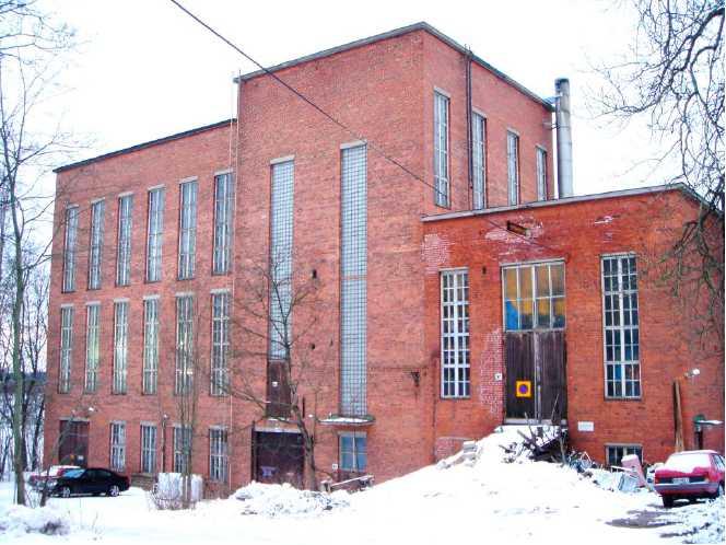 Rakennukset Tehdasrakennukset ovat valmistuneet vuosien 1953-1955 aikana, tehdastoiminta on loppunut 1992. Tehdasrakennuksen huoneistoala on n. 11 900 m² ja voimalaitosrakennuksen n.
