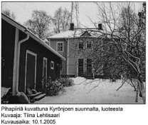 Talo on vuorattu pystyrimalaudoituksella 1940-luvun alussa. Vuonna 1965 on avokuistin ja sen yläpuolella olevan parvekkeen paikalle rakennettu 2-kerroksinen umpikuisti.