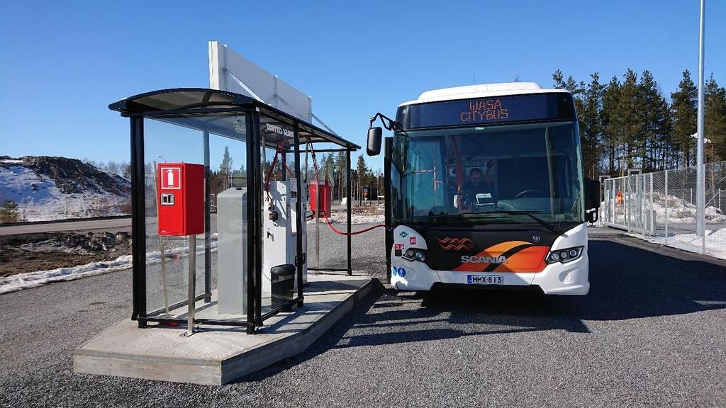 Kuva 3. Kaasubussi pikatankkauksessa kaasubussivarikolla Kuva 4.