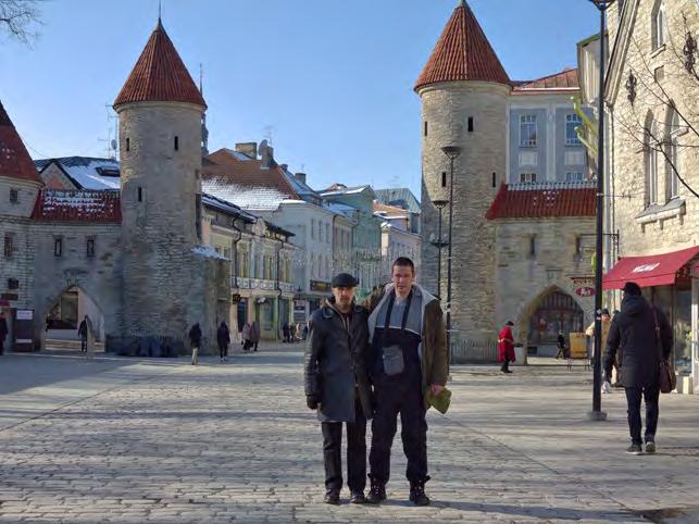 PÄIVÄMATKA TALLINNAAN Raikku ja Pete linnanmuurilla Keskiviikkona 7. maaliskuuta koitti odottamamme päivä, jolloin suunnittelemamme matka Tallinnaan toteutui.